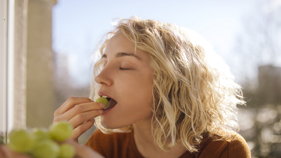 5 أطعمة يمكن أن تساعدك على إنقاص الوزن وتعزيز الشباب!