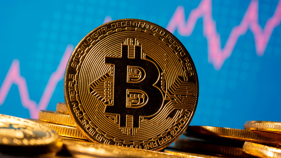 عملة "البيتكوين" توسع خسائرها وتهبط بنحو 18.5%