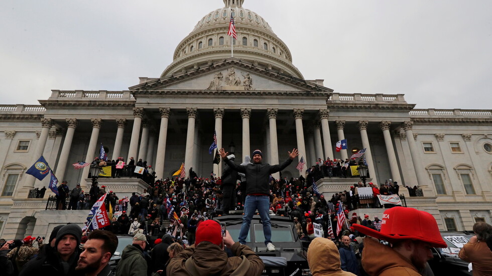 ترامب يلقي باللوم على حركة "أنتيفا" في حادثة اقتحام الكونغرس
