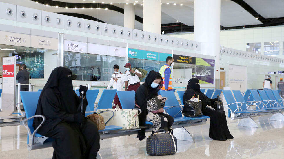 مصادر: السعودية تعلق خطط تمويل توسعة مطار الرياض