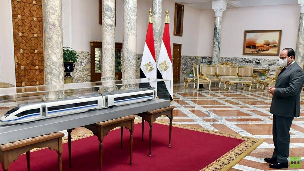السيسي يبحث إنشاء منظومة قطارات ضخمة تربط البحرين الأحمر والمتوسط بـ360 مليار جنيه