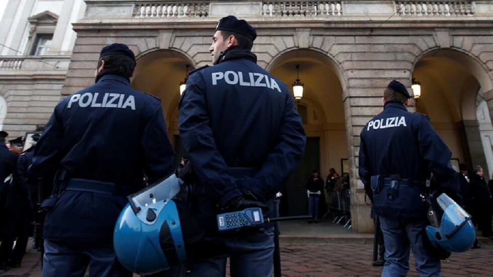 إيطاليا: وقف طبيب عن العمل طعّم أصدقاءه ضد كورونا