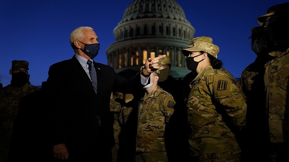 "الشعب الأمريكي لا يستحق أقل من ذلك".. بينس يتعهد بضمان انتقال السلطة بطريقة "مشرفة"