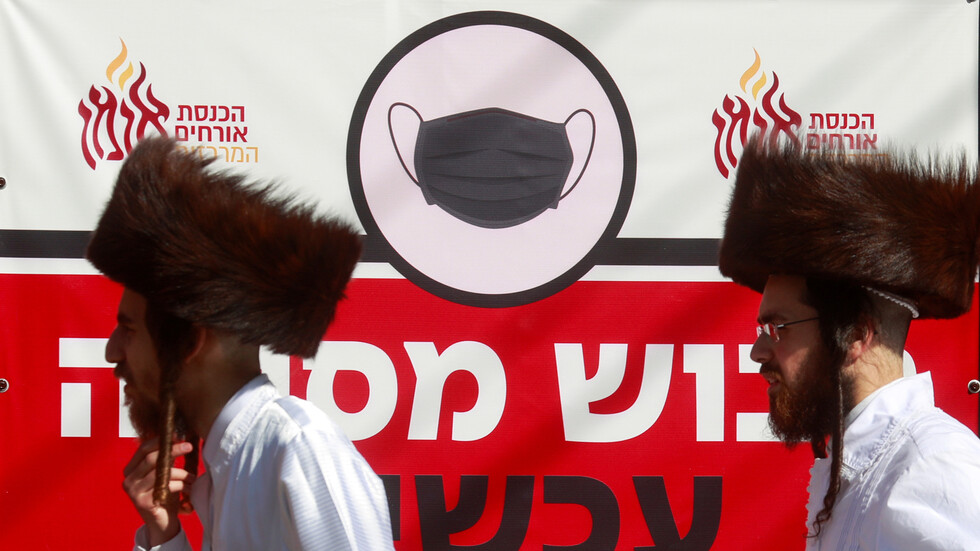 حاخام أرثوذكسي متشدد: التطعيم ضد كورونا قد يحول الشخص إلى 