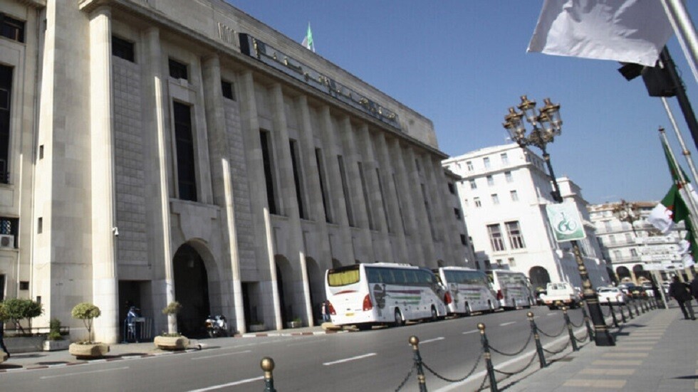 الجزائر.. تفاصيل جديدة في قضايا تبديد وزيرتين سابقتين المال العام