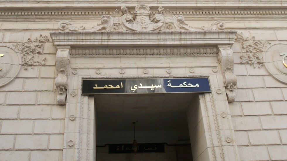 الجزائر تحاكم سيدة على عتبة الـ 70 من العمر وفتاة بتهمة "دعم الإرهاب"
