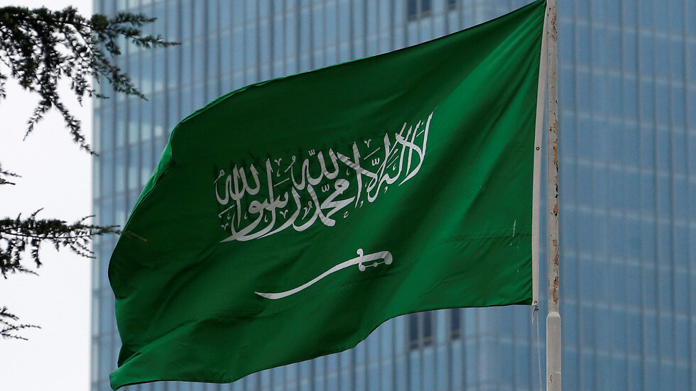 فيديو للداعية السعودي عائض القرني يثير الجدل في مواقع التواصل الاجتماعي