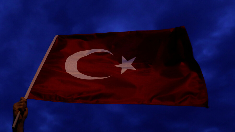 تركيا.. ترحيل 5 مواطنين عرب للاشتباه بانتمائهم لـ"داعش" والقبض على عربي "انتسب" للتنظيم