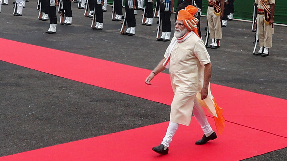 الهند تعلن ظهور أعراض جانبية على 52 شخصا من المطعمين بلقاح كورونا