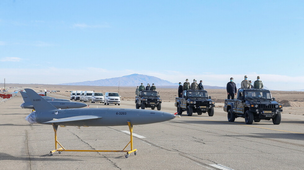 إيران تعلن عن مناورات برية على سواحل خليج عمان