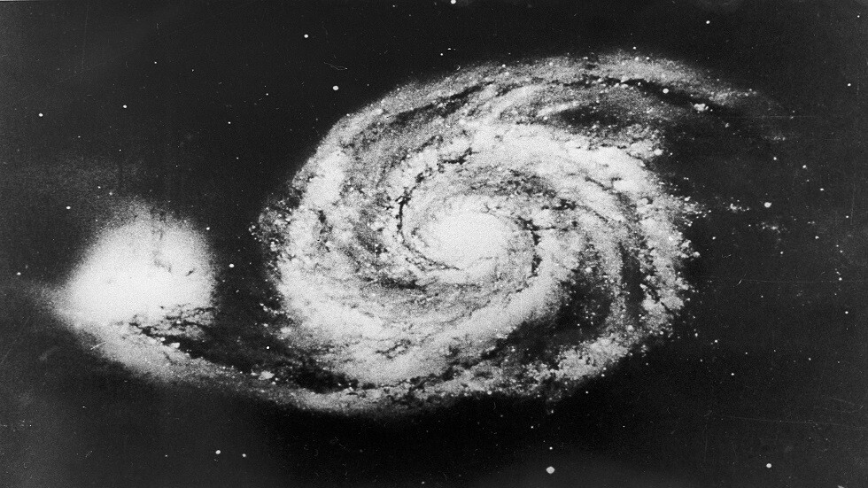 الفلكيون يرصدون بدء موت مجرة بعيدة