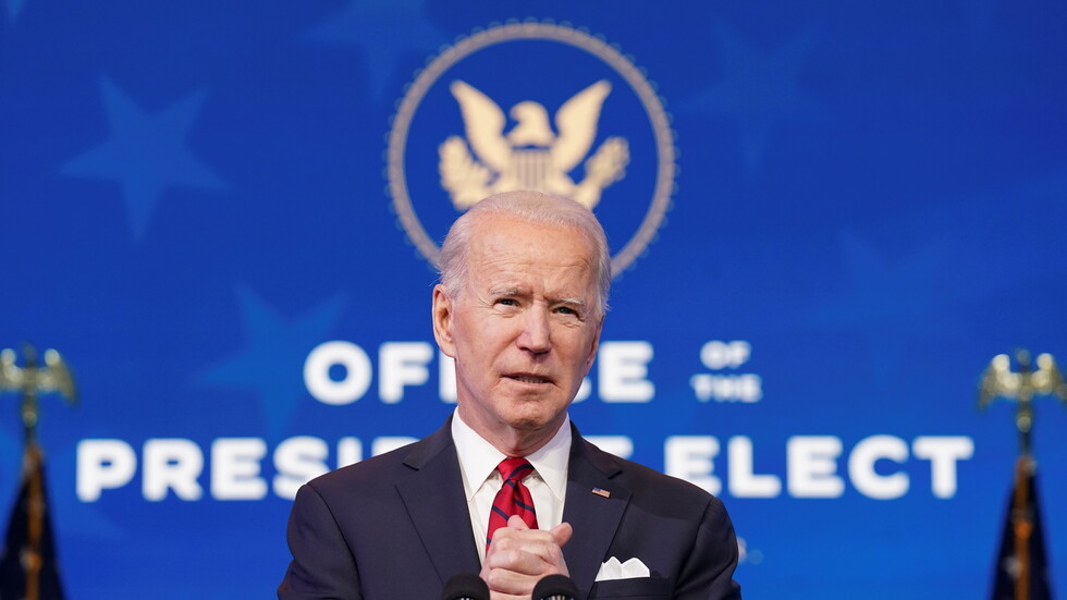 "أسوشيتد برس":  بايدن يخطط للكشف عن مشروع قانون هجرة في اليوم الأول لإدارته