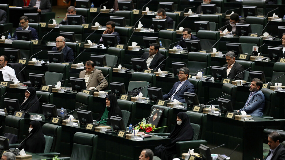 إيران تهدد بتفكيك كاميرات المراقبة التابعة للوكالة الدولية للطاقة الذرية في منشآتها النووية