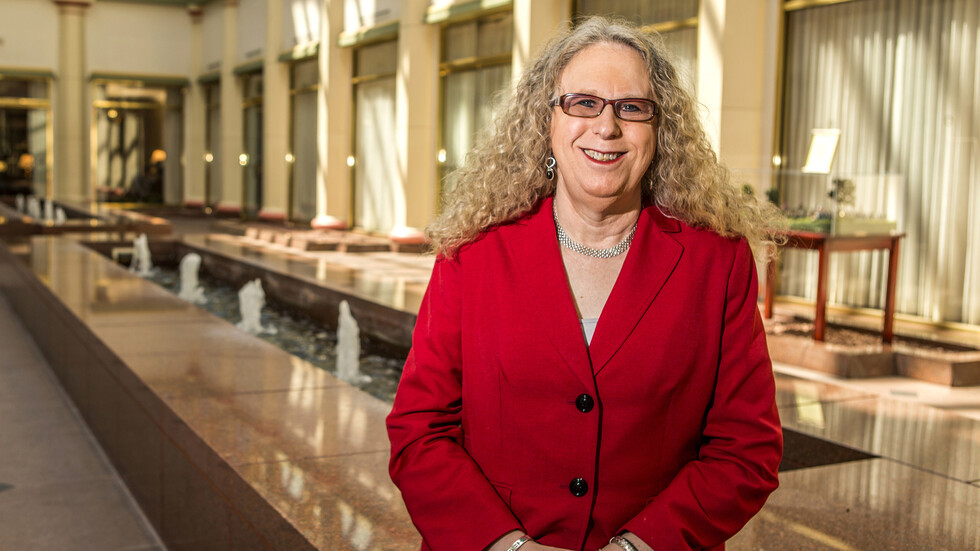 بايدن يرشح متحولة جنسية لمنصب مساعد وزير الصحة