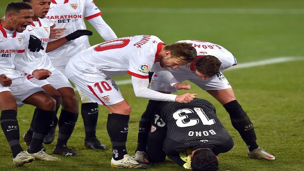 المغربي بونو يتصدى لركلة جزاء في وقت "قاتل" ليمنح إشبيلية فوزا ثمينا (فيديو)