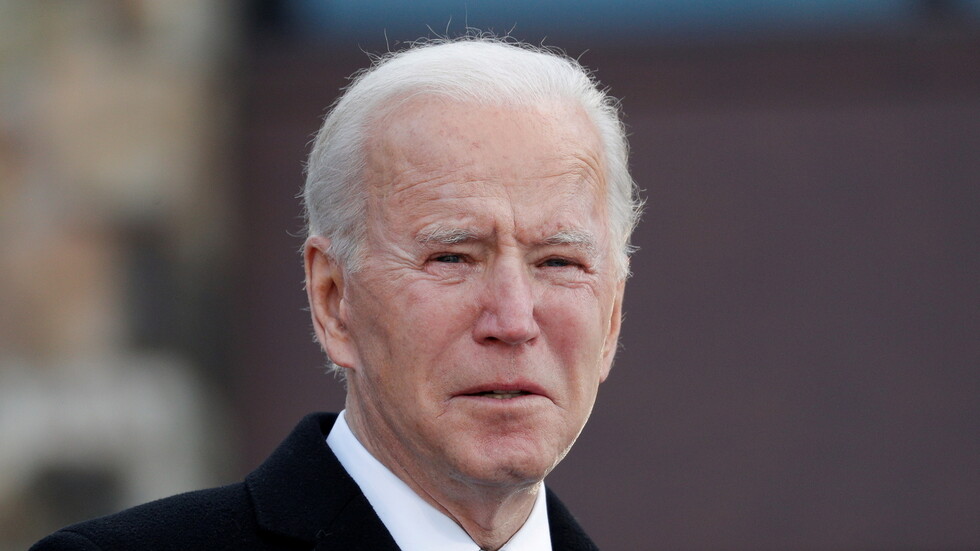 خبير: جو بايدن يعد هدية لروسيا بعد تنصيبه