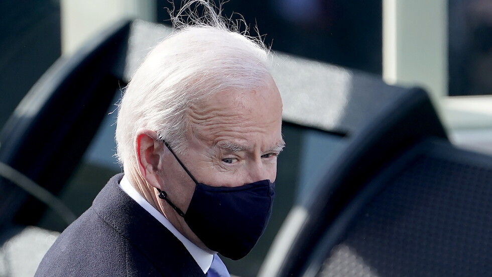 بايدن يزور مقبرة أرلينغتون الوطنية