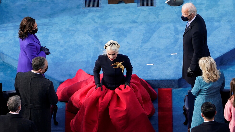 ليدي غاغا  تكشف سر 