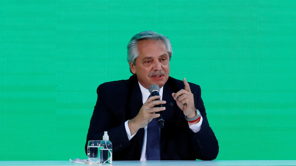 رئيس الأرجنتين يتلقى الجرعة الأولى من لقاح "سبوتنيك V" الروسي ضد كورونا