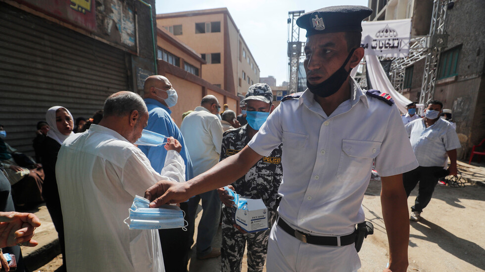 مصر: ضبط 14851 شخصا لعدم ارتدائهم الكمامات