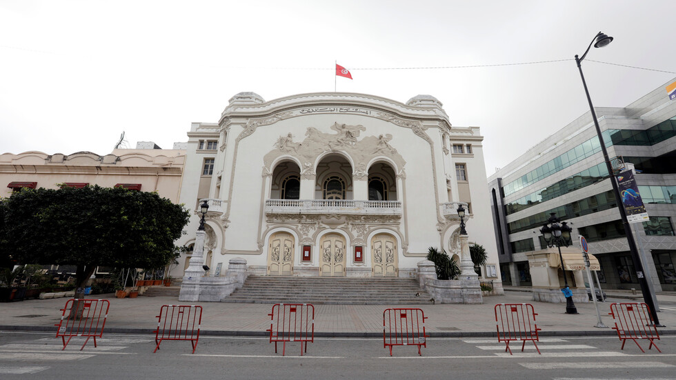 تونس.. تمديد حظر التجوال 3 أسابيع ومنع التجمعات والتظاهرات لمواجهة تفشي الوباء