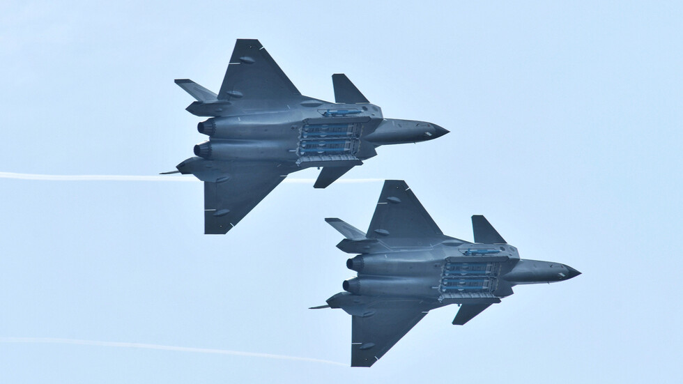 تايوان تتهم الصين لليوم الثاني بخرق أجوائها عقب وصول حاملة طائرات أمريكية إلى المنطقة