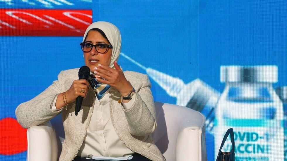 وزيرة الصحة المصرية تطلق حملة التلقيح ضد كورونا