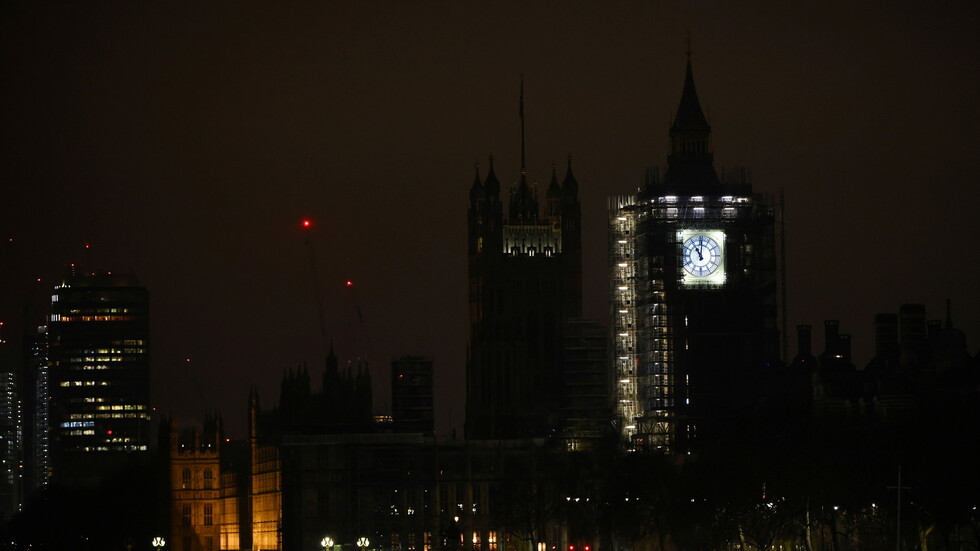 بريطانيا تسجل 30004 إصابات و610 وفيات جديدة بفيروس كورونا