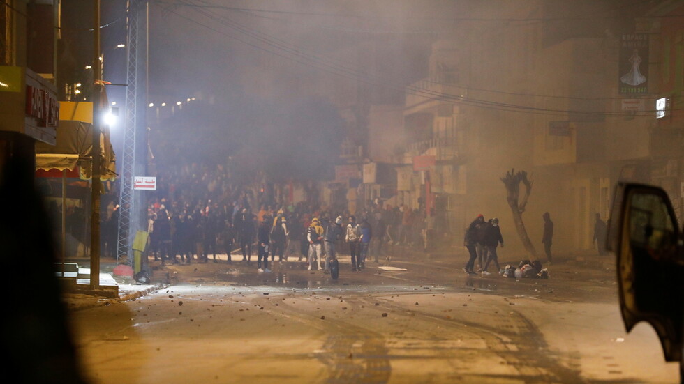 تونس.. تشريح جثة شاب للكشف عن سبب وفاته إثر احتجاجات