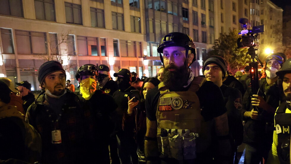 البرلمان الكندي يصنف منظمة "براود بويز" كيانا إرهابيا