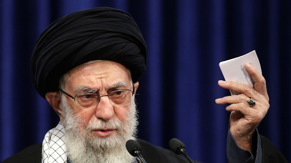 خبير يتحدث عن لقاحات أي الدول يثق بها المرشد الأعلى الإيراني