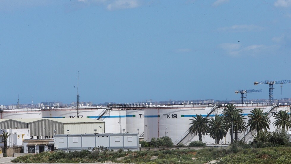 الجزائر تخفض سعر البيع الرسمي لخامها