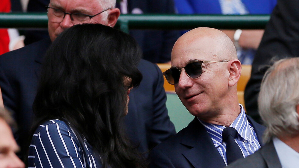 أغنى رجل في العالم يطالب شقيق صديقته بدفع 1.7 مليون دولار