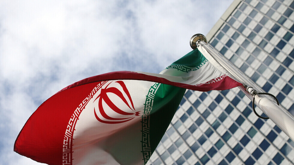 إيران تبني جسورا
