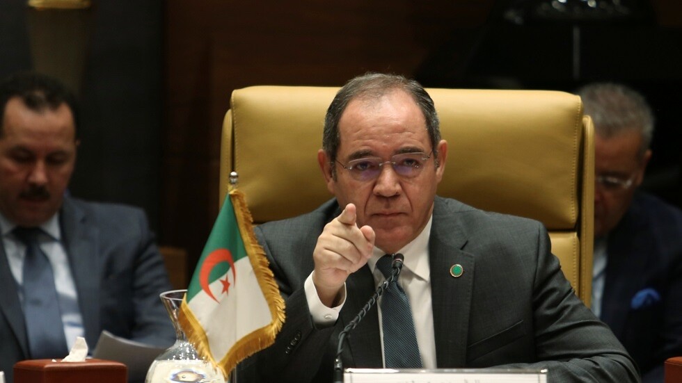 السراج يبحث الملف الليبي مع وزير الخارجية الجزائري (صور وفيديو)