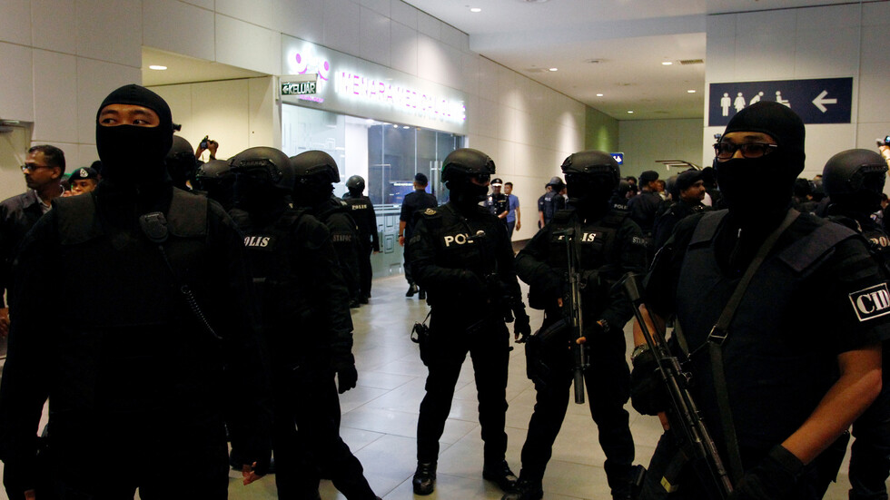 إندونيسيا.. جلد رجلين مثليين