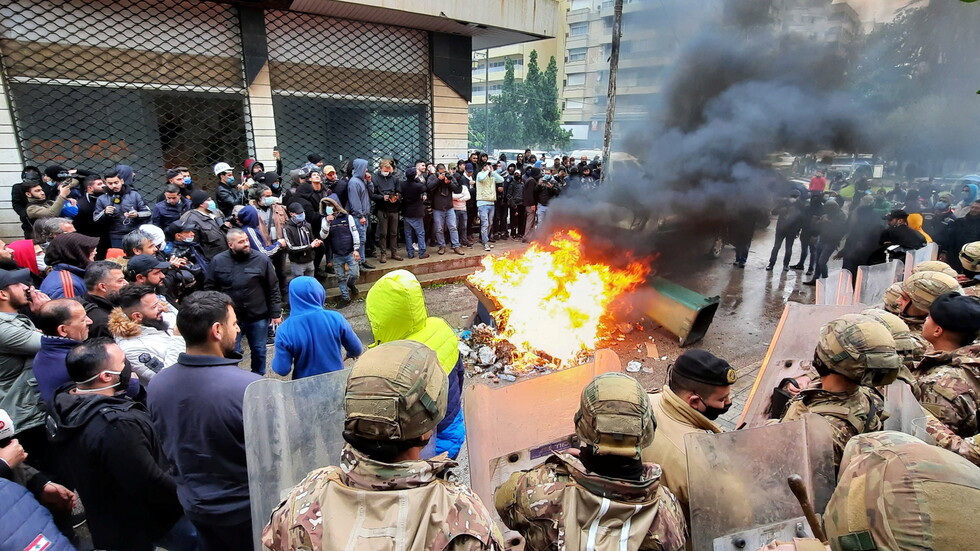 تجدد الاحتجاجات لليوم الرابع شمال لبنان (فيديو)