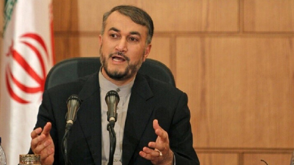 عبد اللهيان: لا يمكن للسعودية دعم الجماعات الإرهابية بالمال والسلاح بيد وحمل غصن الزيتون بأخرى