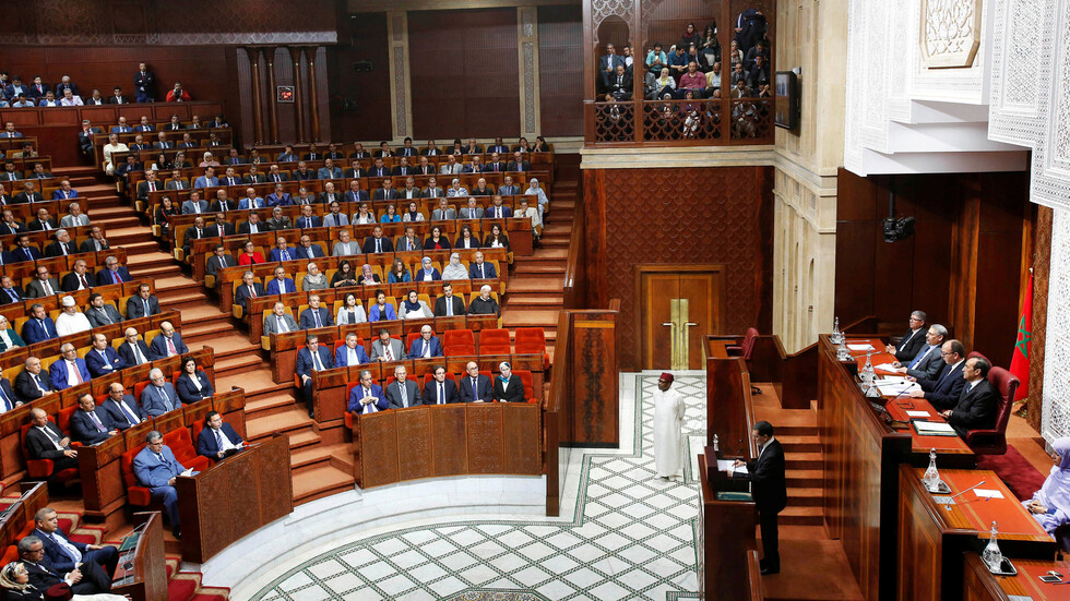 وزير الداخلية المغربي يرفض المثول أمام البرلمان في قضية "بيوت الصفيح"