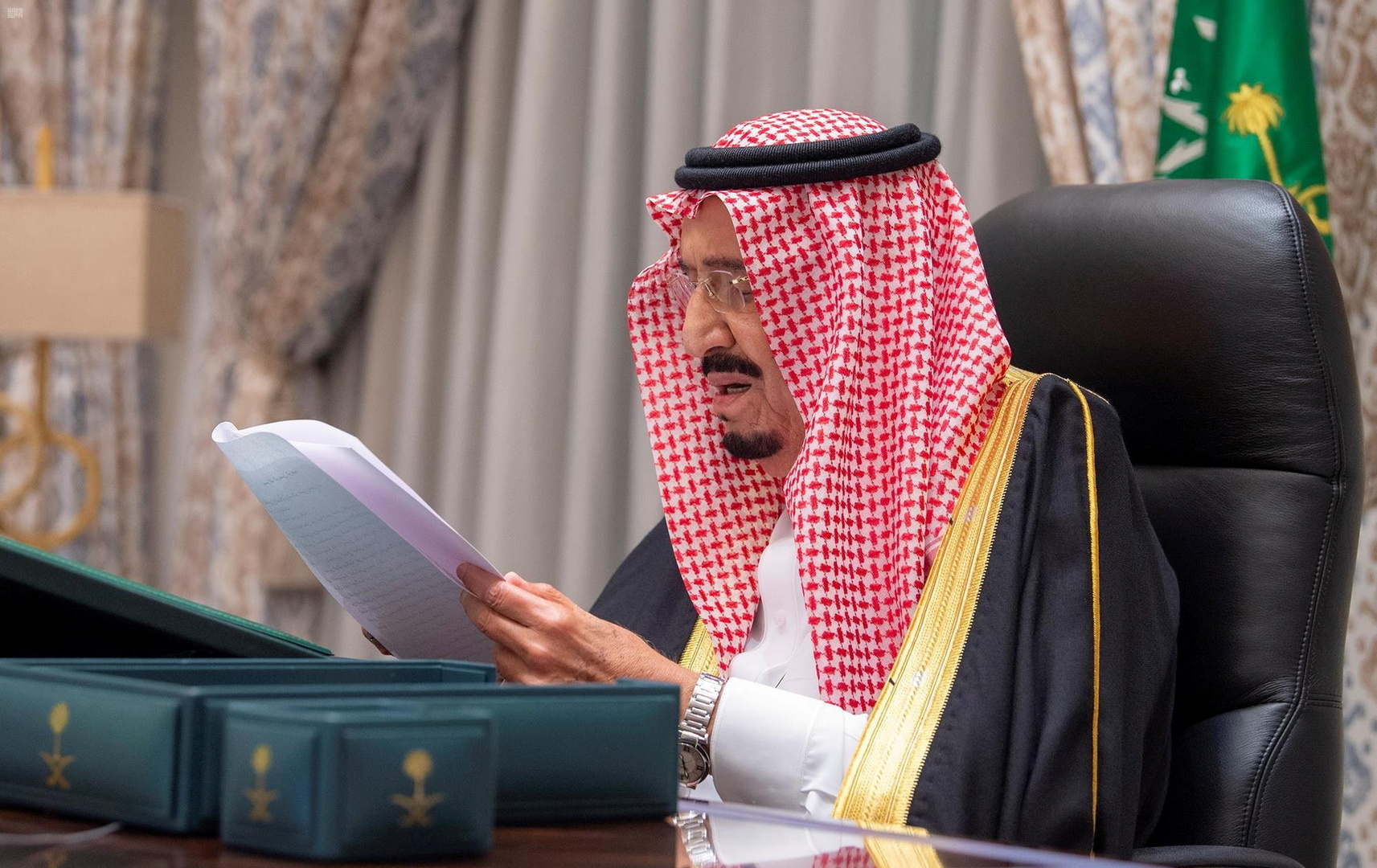 العاهل السعودي يتلقى رسالة من أمير الكويت