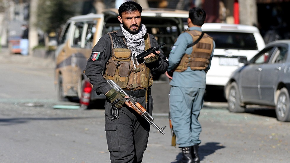 مقتل صحفي أفغاني بالرصاص في كمين لسيارة