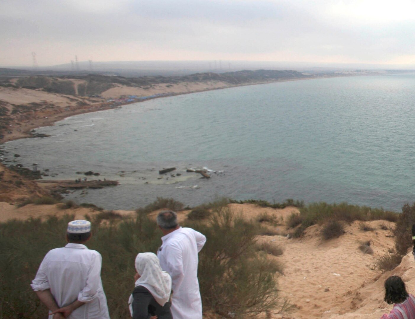 أمواج البحر تلقي7 جثث على شاطئ بمستغانم الجزائرية