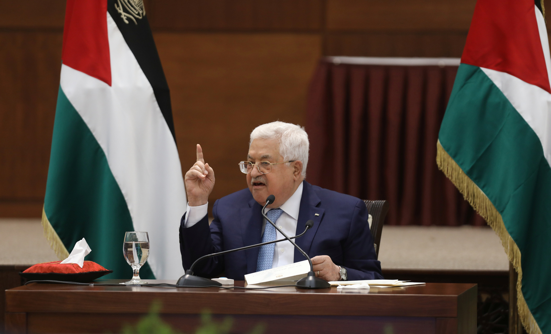 عباس يرحب برسالة 