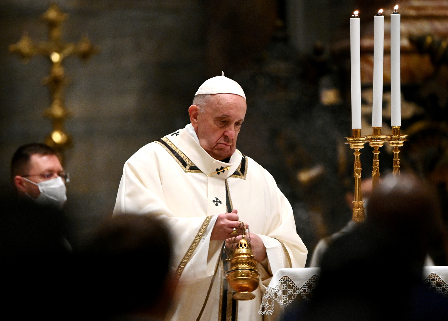 البابا فرنسيس يدين  الذين سافروا خارج بلادهم  لقضاء إجازاتهم فرارا من إجراءات كورونا