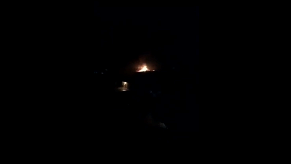 مصادر إعلامية: انفجار ضخم في خزانات وقود في بلدة القصر على الحدود اللبنانية السورية