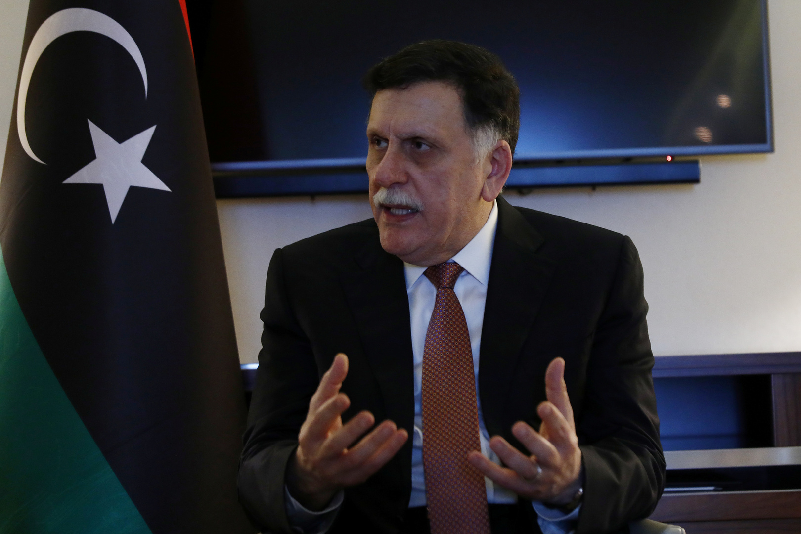 السراج تعليقا على المصالحة الخليجية: نأمل بأن تساهم في إنهاء التدخلات السلبية في ليبيا