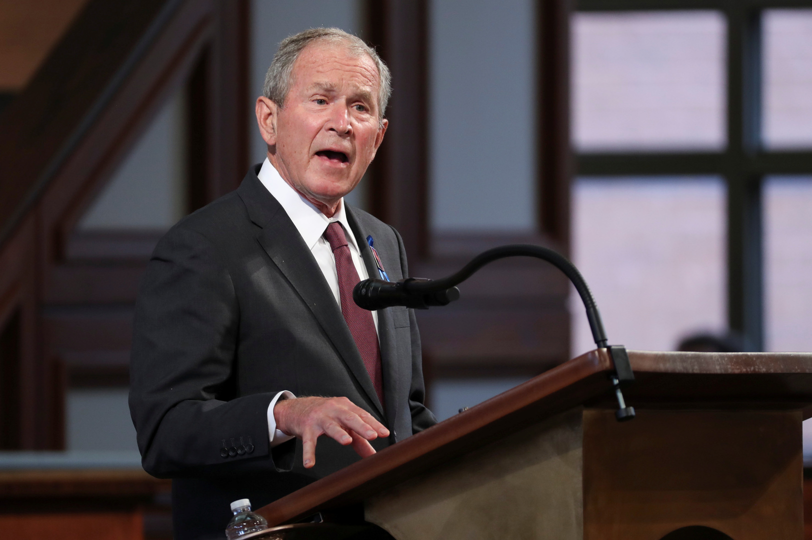 جورج بوش يدين اقتحام الكابيتول: مشهد مقزز ومفجع
