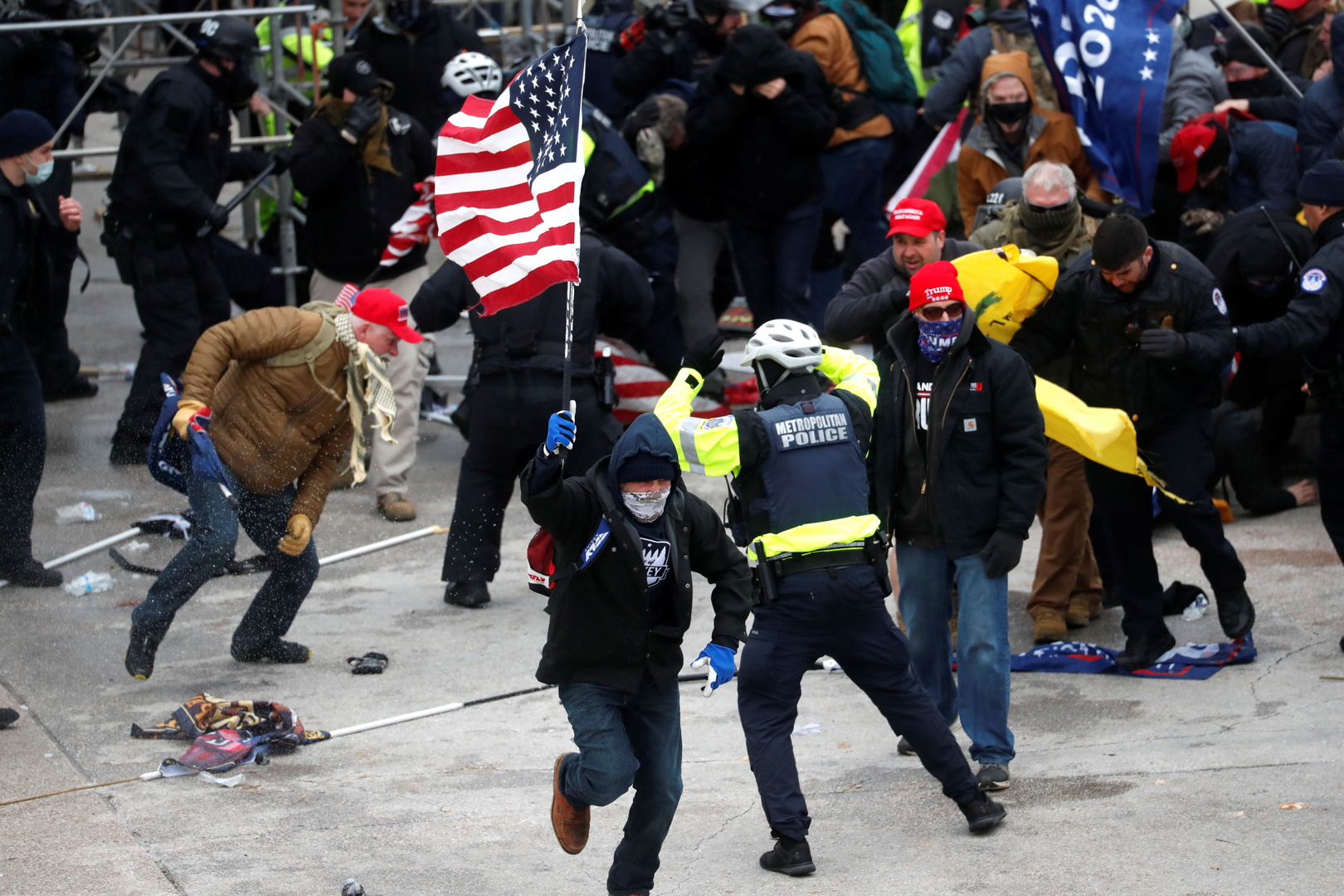 مقتل 4 أشخاص واعتقال 52 آخرين جراء الاحتجاجات في العاصمة الأمريكية واشنطن