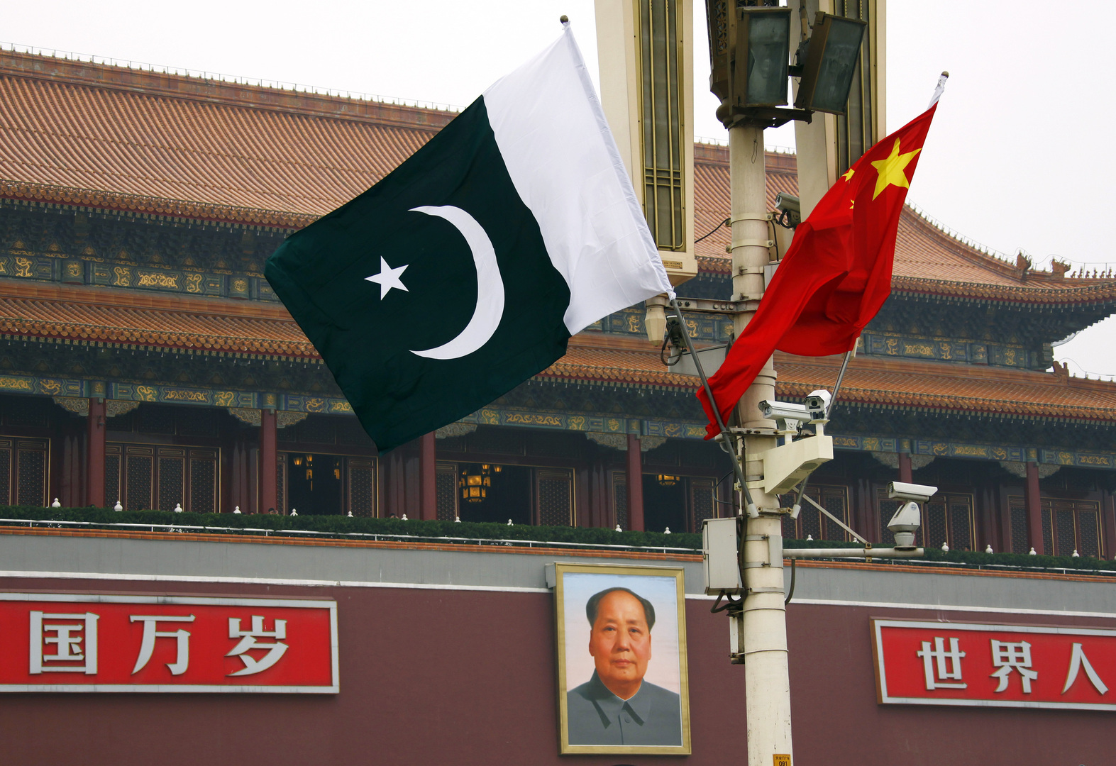 الرئيس الباكستاني يشدد على الفائدة التي سيعود بها الممر الاقتصادي بين الصين وبلاده