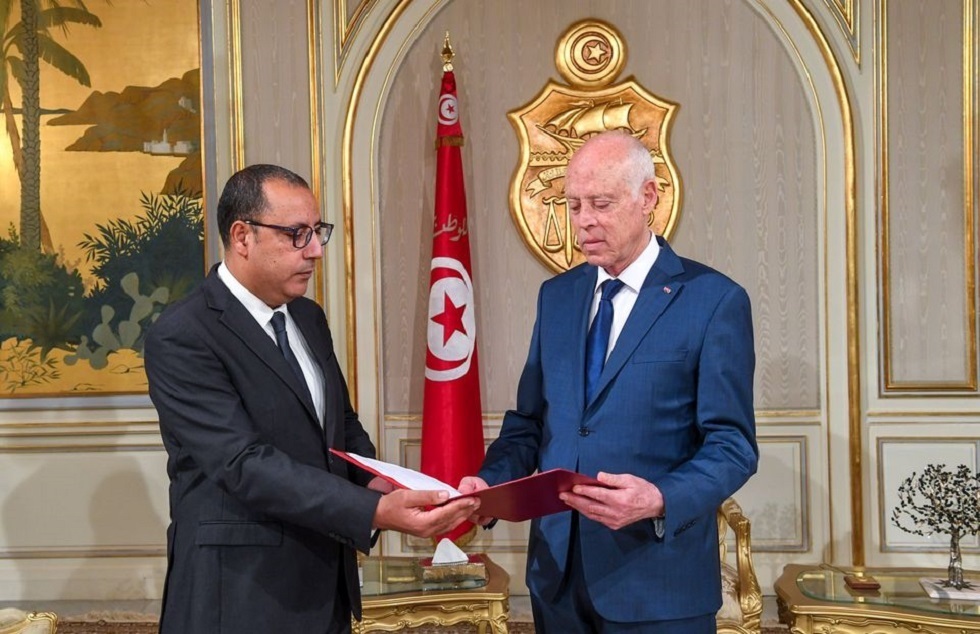 وسط توتر سياسي.. رئيس الوزراء التونسي يجري تعديلا وزاريا واسعا (فيديو)